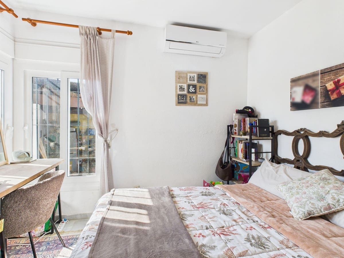 4 sypialnia Willa na sprzedaż w El Padron z basenem garażem - 795 000 € (Ref: 9670466)