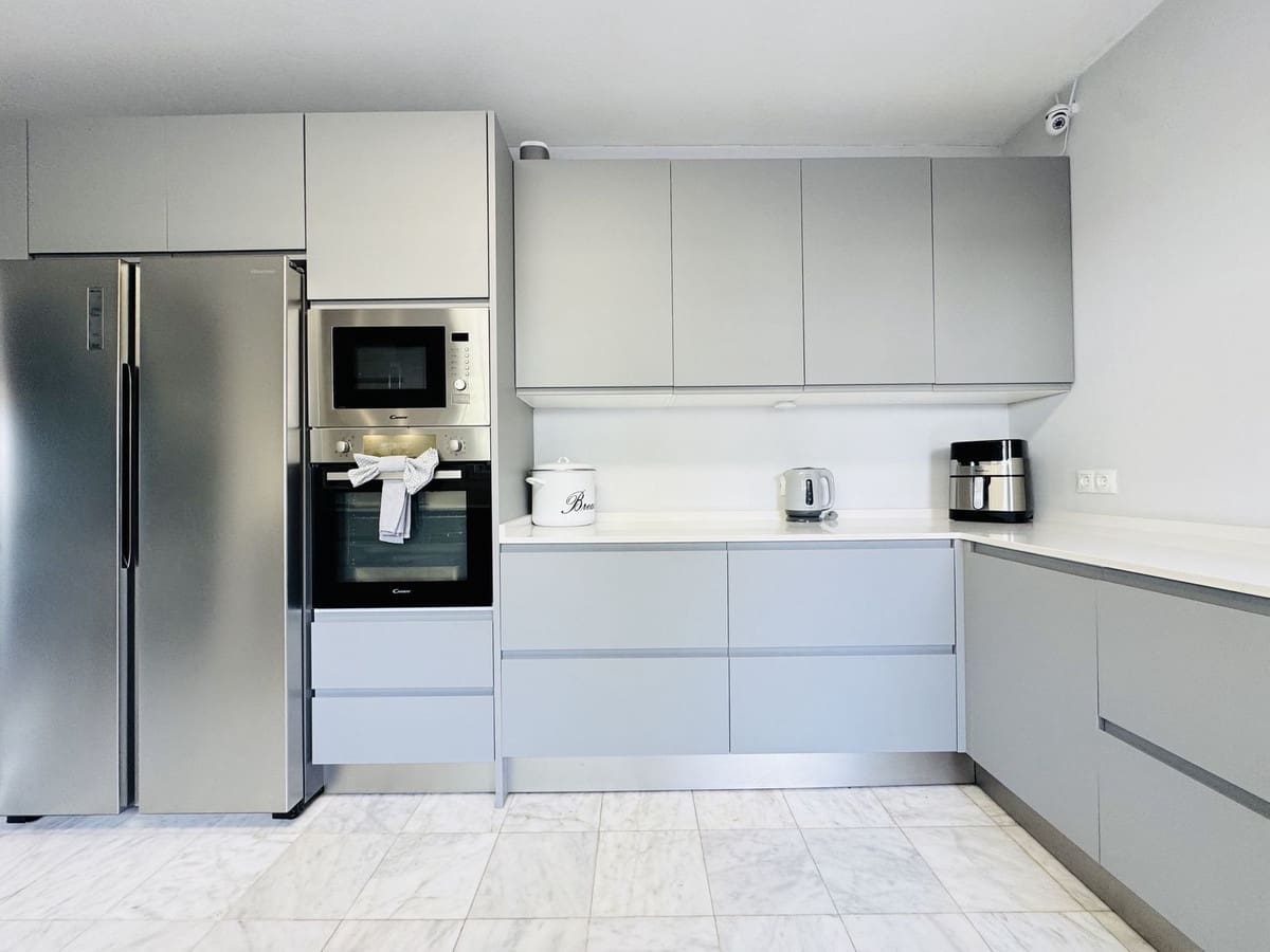 4 Zimmer Villa zu verkaufen in La Duquesa / Puerto de la Duquesa mit Pool Garage - 860.000 € (Ref: 9670468)