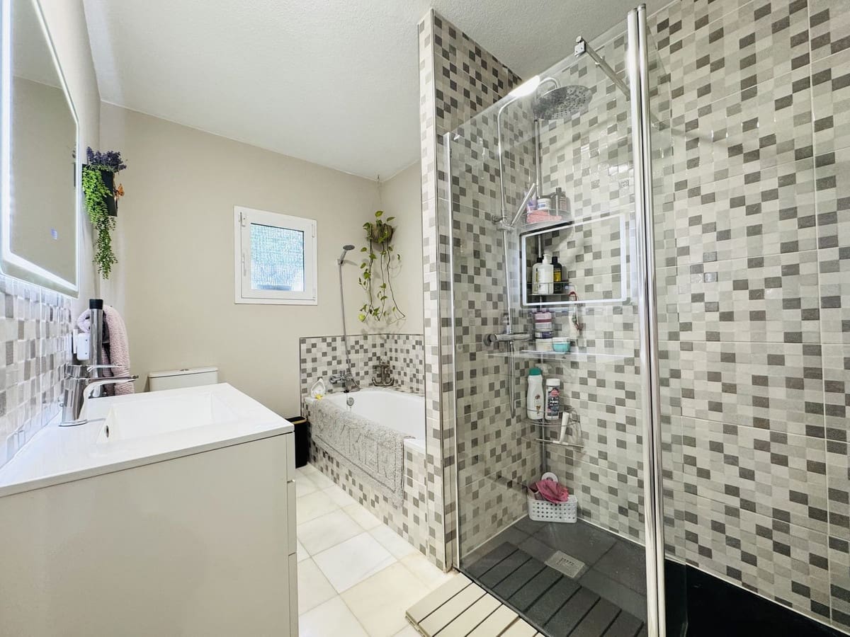 4 Zimmer Villa zu verkaufen in La Duquesa / Puerto de la Duquesa mit Pool Garage - 860.000 € (Ref: 9670468)