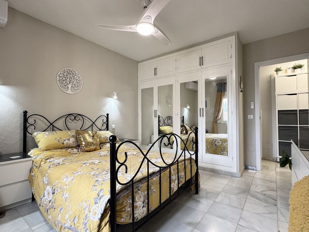 4 Zimmer Villa zu verkaufen in La Duquesa / Puerto de la Duquesa mit Pool Garage - 860.000 € (Ref: 9670468)