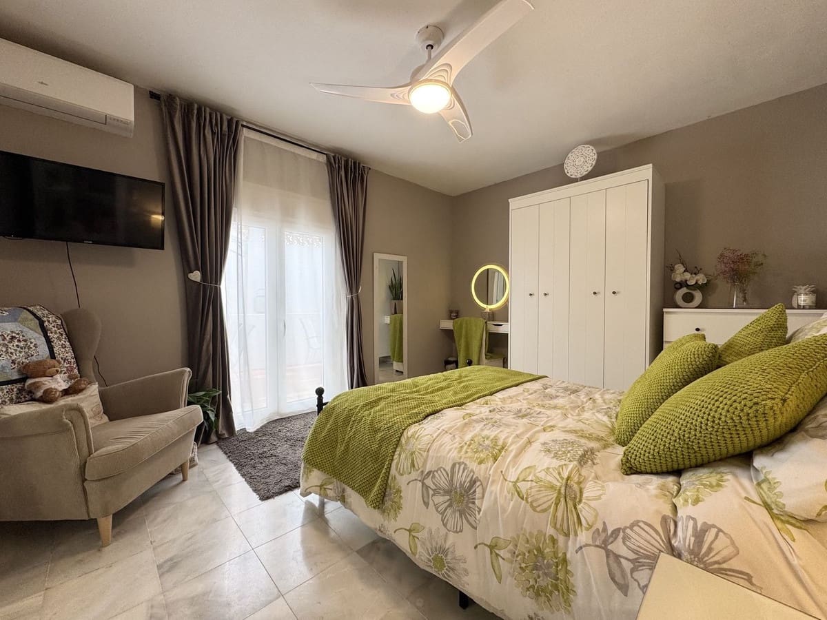 4 Zimmer Villa zu verkaufen in La Duquesa / Puerto de la Duquesa mit Pool Garage - 860.000 € (Ref: 9670468)