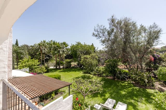 2 makuuhuone Omakotitalo myytävänä paikassa La Dama de Noche - La Alzambra, Marbella mukana uima-altaan - 695 000 € (Ref: 9670469)