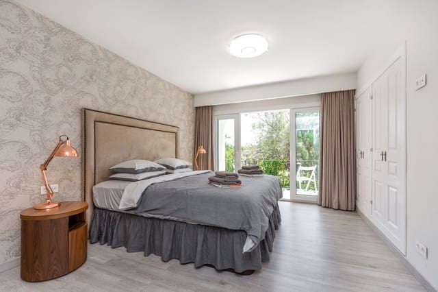 2 makuuhuone Omakotitalo myytävänä paikassa La Dama de Noche - La Alzambra, Marbella mukana uima-altaan - 695 000 € (Ref: 9670469)
