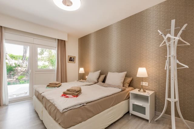 2 makuuhuone Omakotitalo myytävänä paikassa La Dama de Noche - La Alzambra, Marbella mukana uima-altaan - 695 000 € (Ref: 9670469)