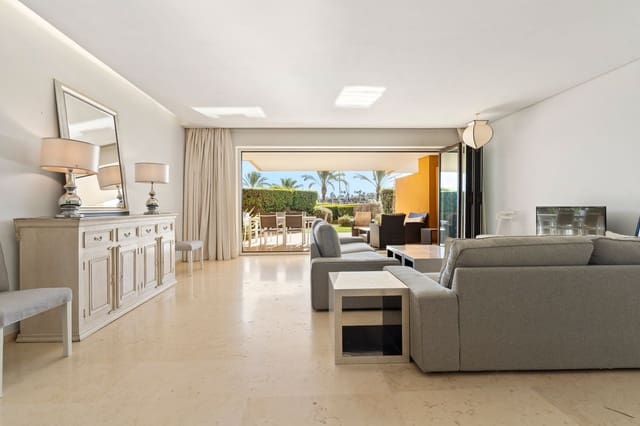 Apartamento de 3 habitaciones en Sotogrande, San Roque en venta con piscina - 900.000 € (Ref: 9670470)