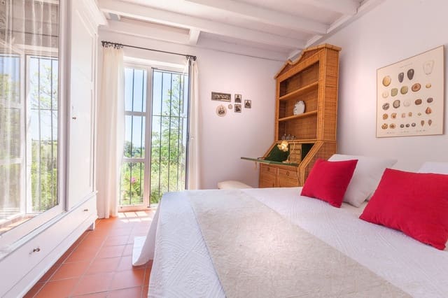 Chalet de 3 habitaciones en Centro, Estepona en venta con piscina garaje - 795.000 € (Ref: 9670471)