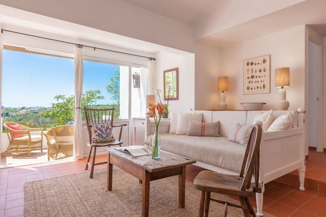 Chalet de 3 habitaciones en Centro, Estepona en venta con piscina garaje - 795.000 € (Ref: 9670471)