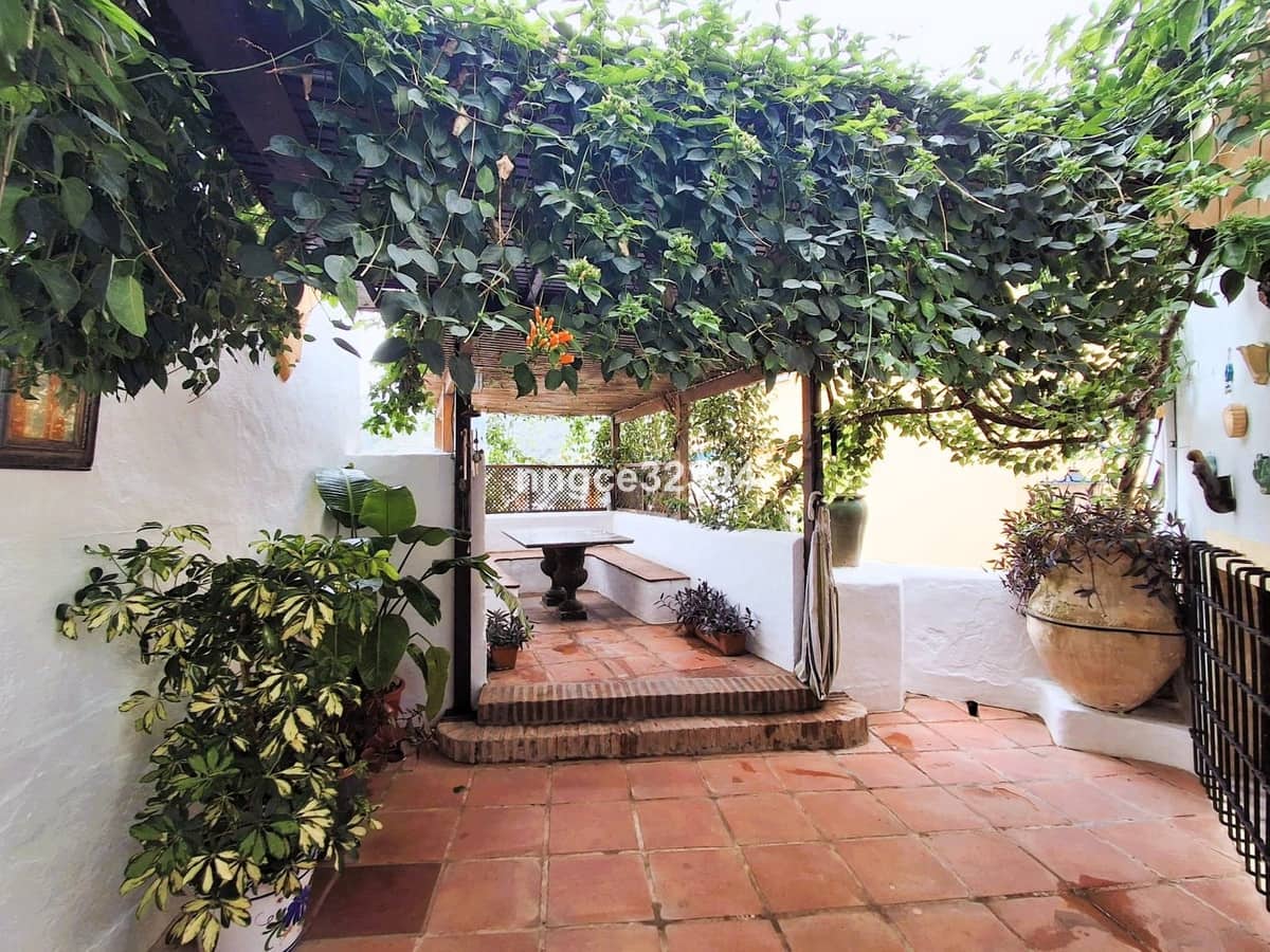 4 Zimmer Doppelhaus zu verkaufen in Benahavis mit Pool Garage - 880.000 € (Ref: 9670473)