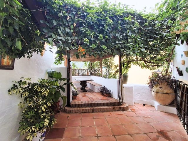 4 sovrum Semi-fristående Villa till salu i Benahavís pueblo, Benahavís med pool garage - 699 900 € (Ref: 9670473)