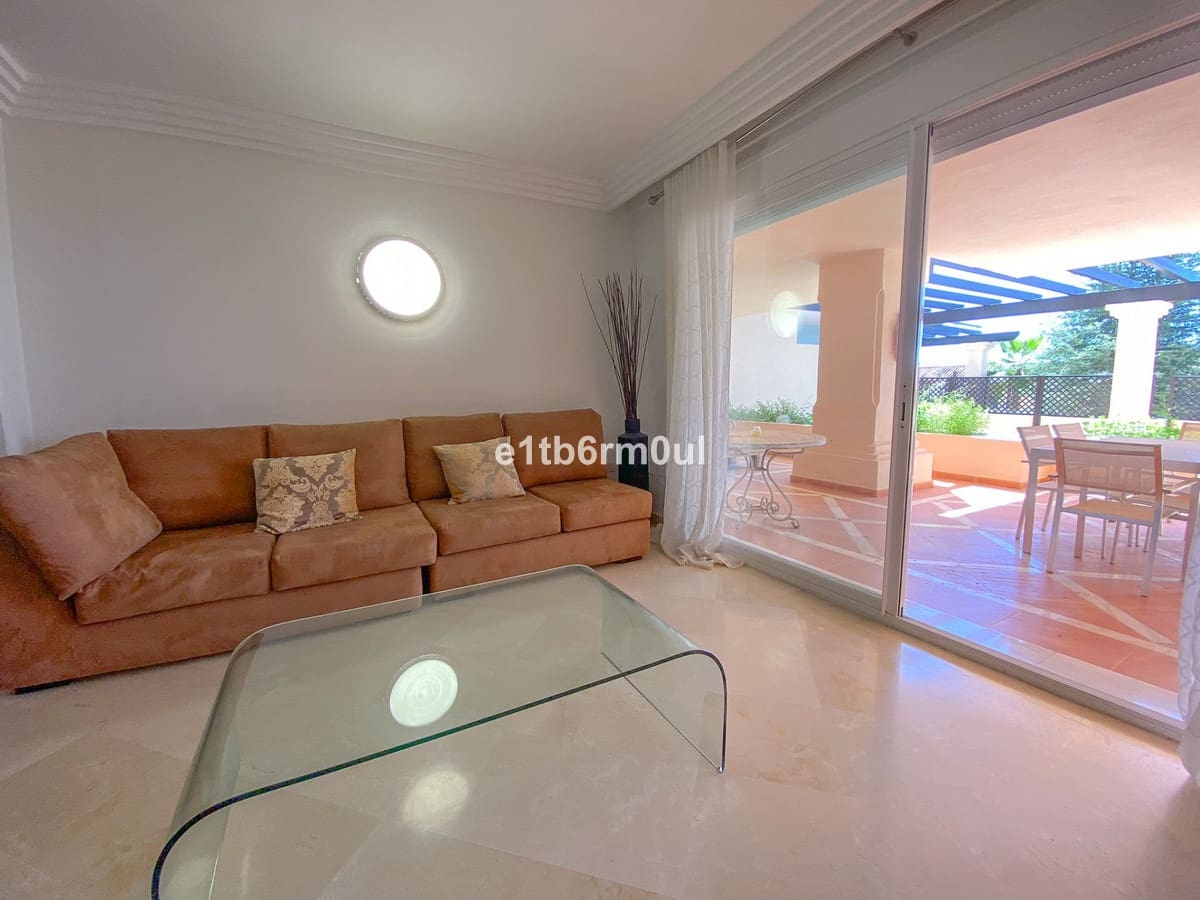 2 slaapkamer Appartement te koop in Nueva Andalucia met zwembad - € 875.000 (Ref: 9670475)