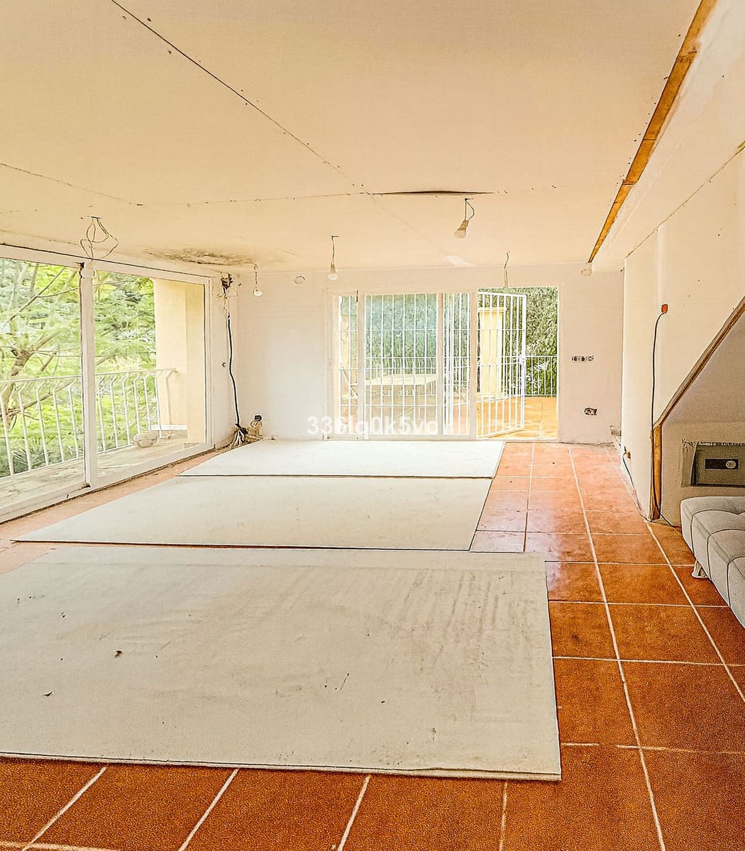 5 bedroom Villa for sale in Benahavis with pool garage - € 880,000 (Ref: 9670478)