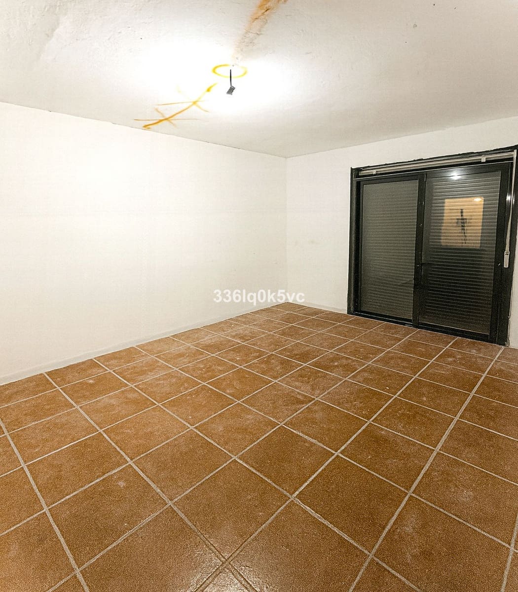 5 bedroom Villa for sale in Benahavis with pool garage - € 880,000 (Ref: 9670478)