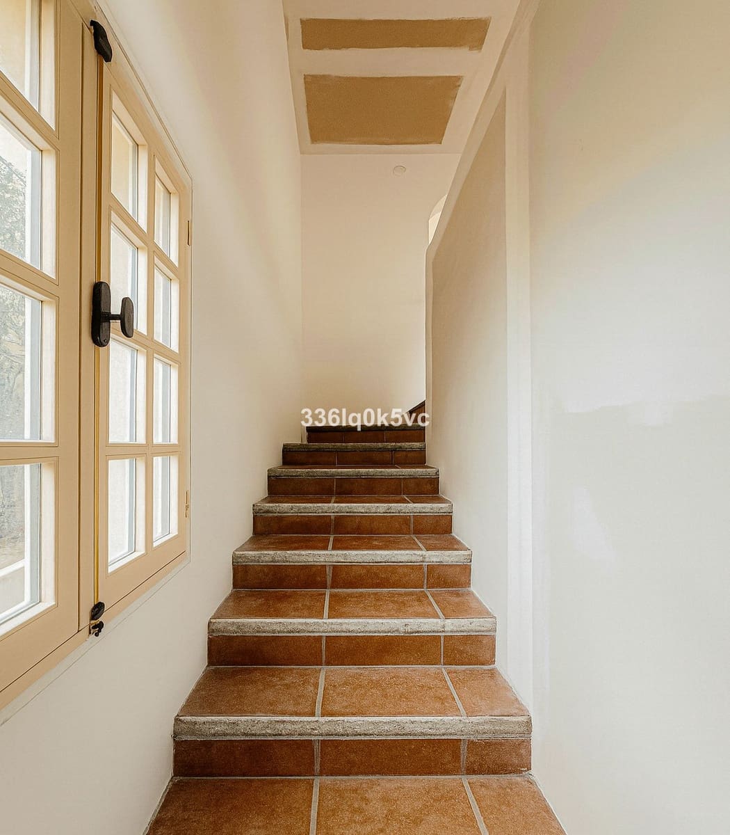 5 bedroom Villa for sale in Benahavis with pool garage - € 880,000 (Ref: 9670478)