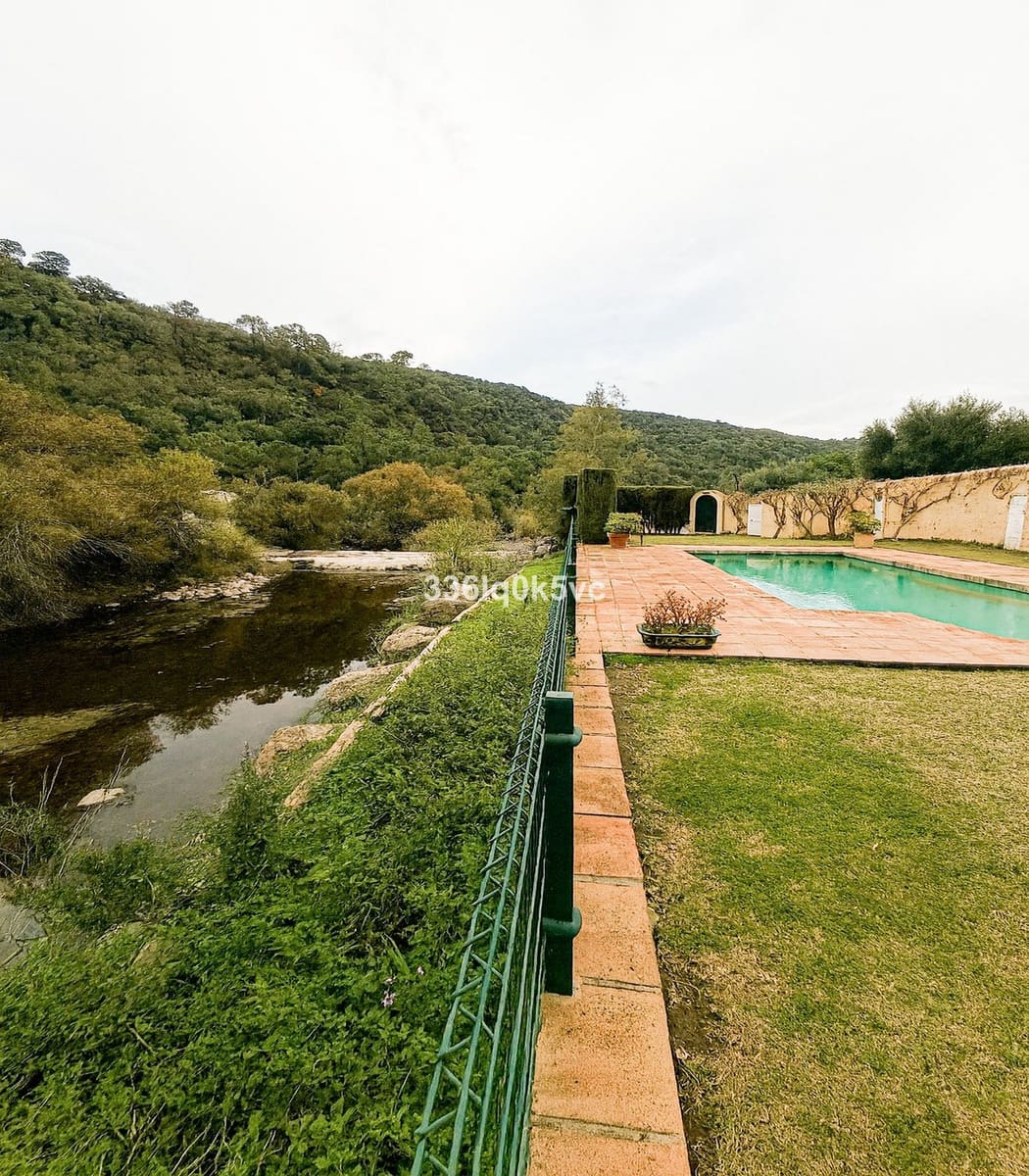 5 bedroom Villa for sale in Benahavis with pool garage - € 880,000 (Ref: 9670478)