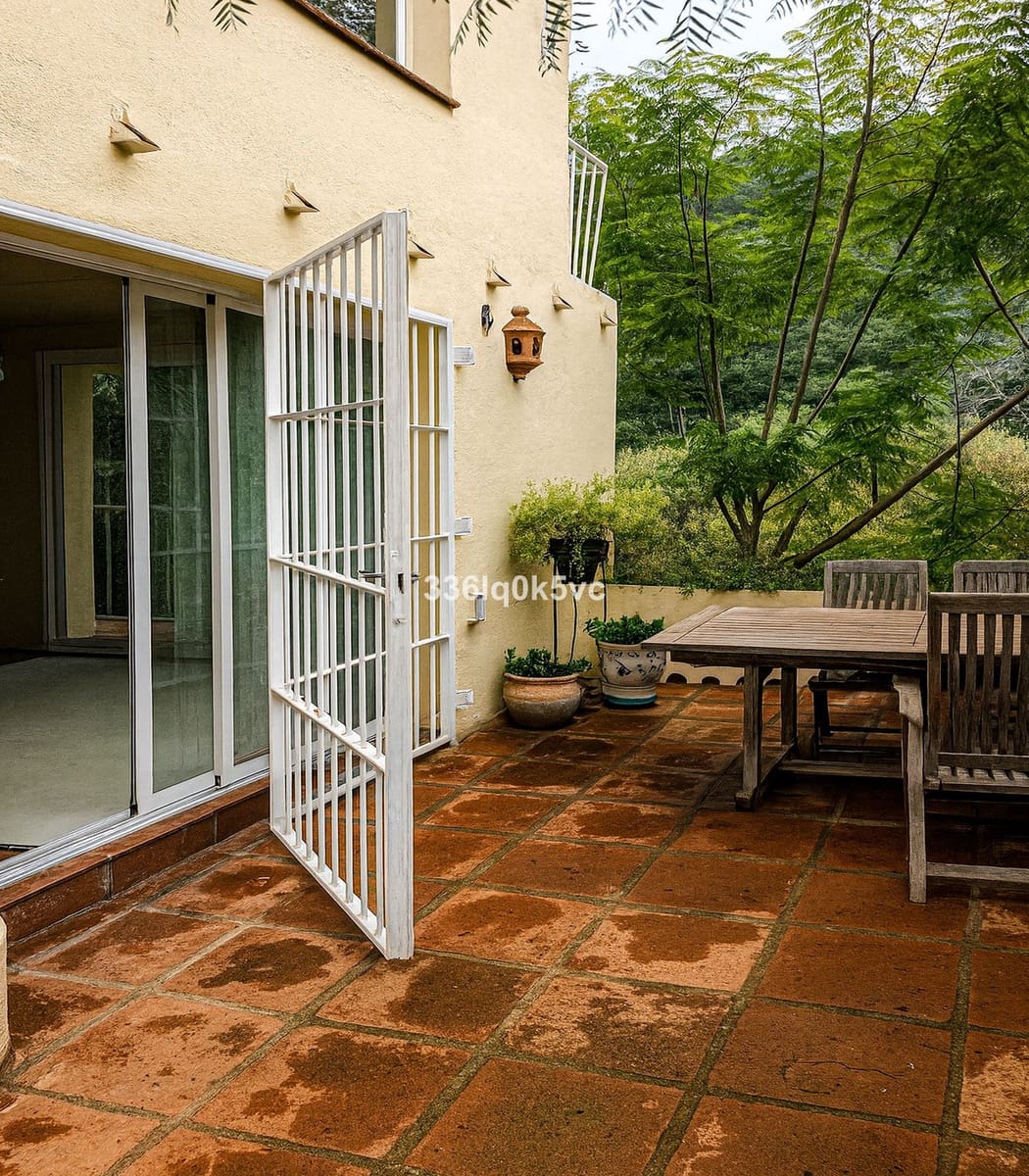 5 bedroom Villa for sale in Benahavis with pool garage - € 880,000 (Ref: 9670478)