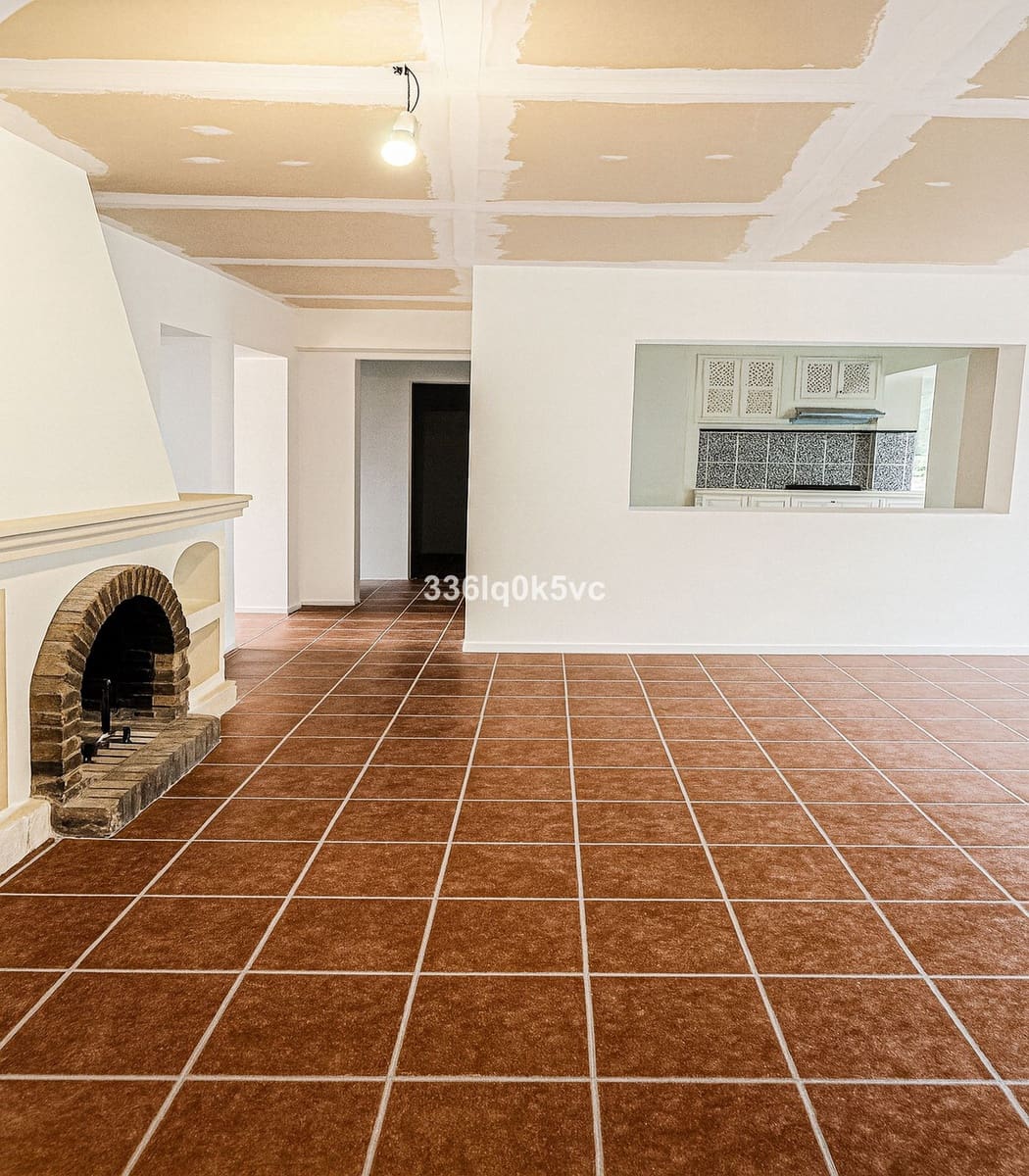 5 bedroom Villa for sale in Benahavis with pool garage - € 880,000 (Ref: 9670478)