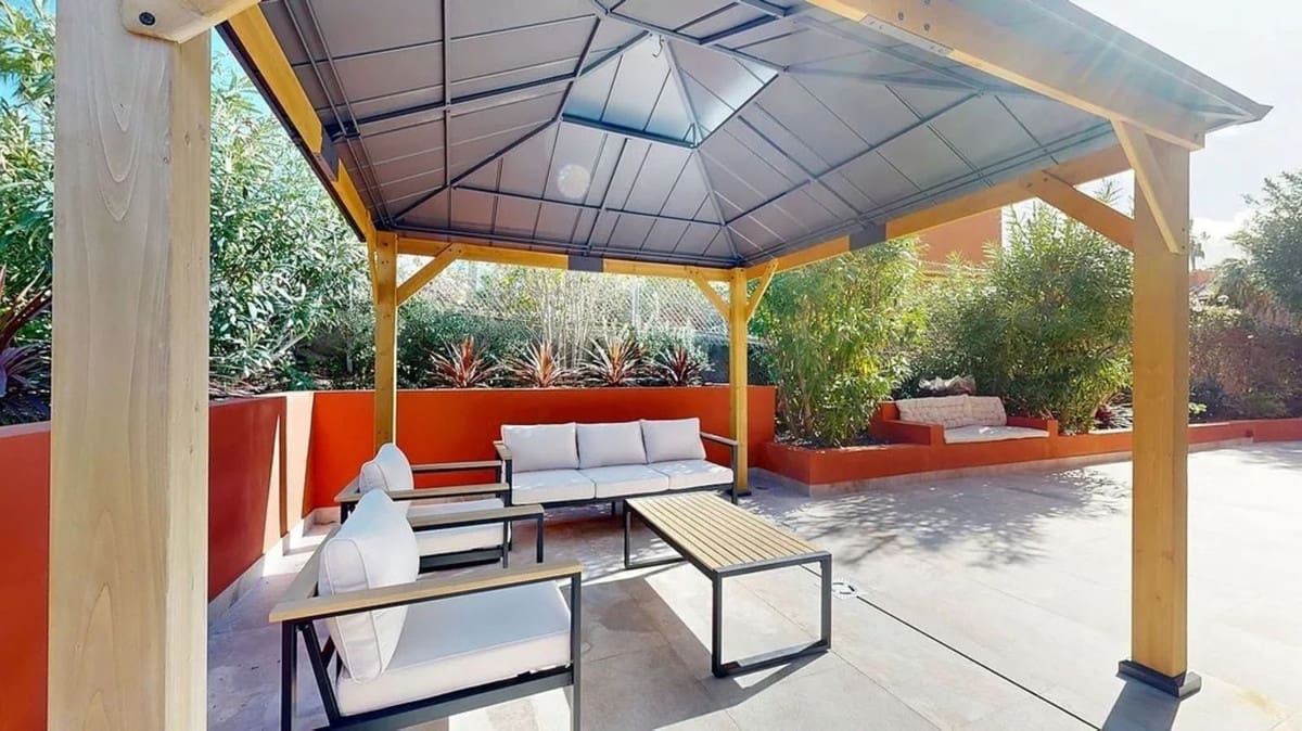 3 sovrum Semi-fristående Villa till salu i New Golden Mile med pool - 820 000 € (Ref: 9670479)