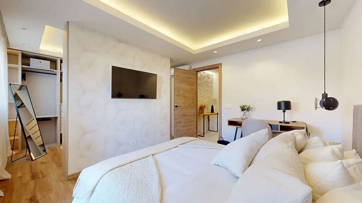 3 sovrum Semi-fristående Villa till salu i New Golden Mile med pool - 820 000 € (Ref: 9670479)