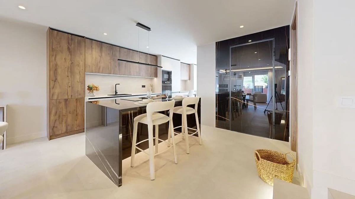 3 sovrum Semi-fristående Villa till salu i New Golden Mile med pool - 820 000 € (Ref: 9670479)