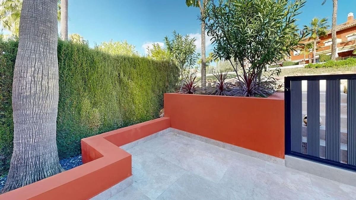 3 sovrum Semi-fristående Villa till salu i New Golden Mile med pool - 820 000 € (Ref: 9670479)