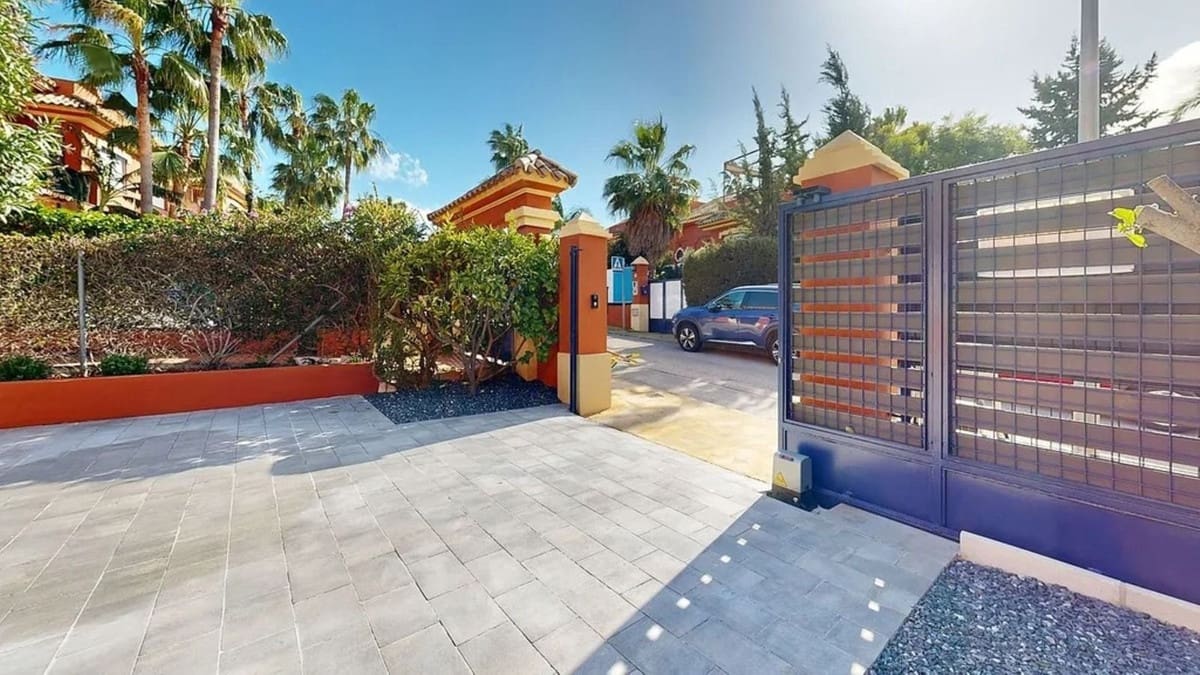 3 sovrum Semi-fristående Villa till salu i New Golden Mile med pool - 820 000 € (Ref: 9670479)