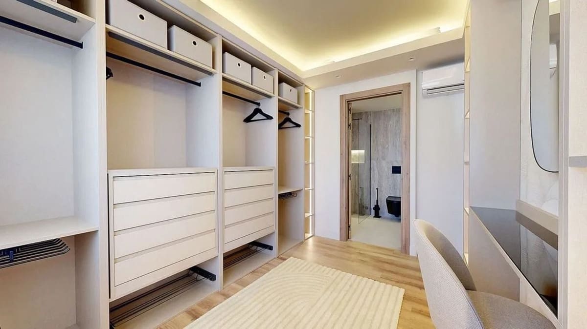 3 bedroom Semi-detached Villa for sale in New Golden Mile with pool - € 810,000 (Ref: 9670479)