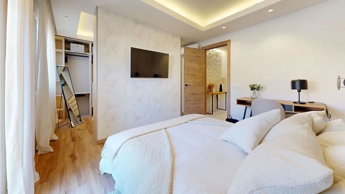 3 bedroom Semi-detached Villa for sale in New Golden Mile with pool - € 810,000 (Ref: 9670479)