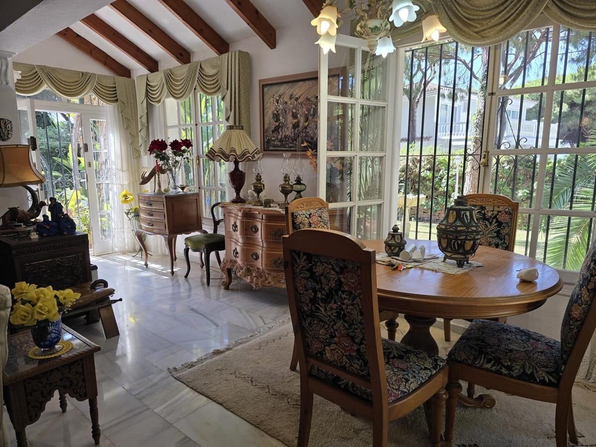4 bedroom Villa for sale in Calahonda with pool - € 890,000 (Ref: 9670480)