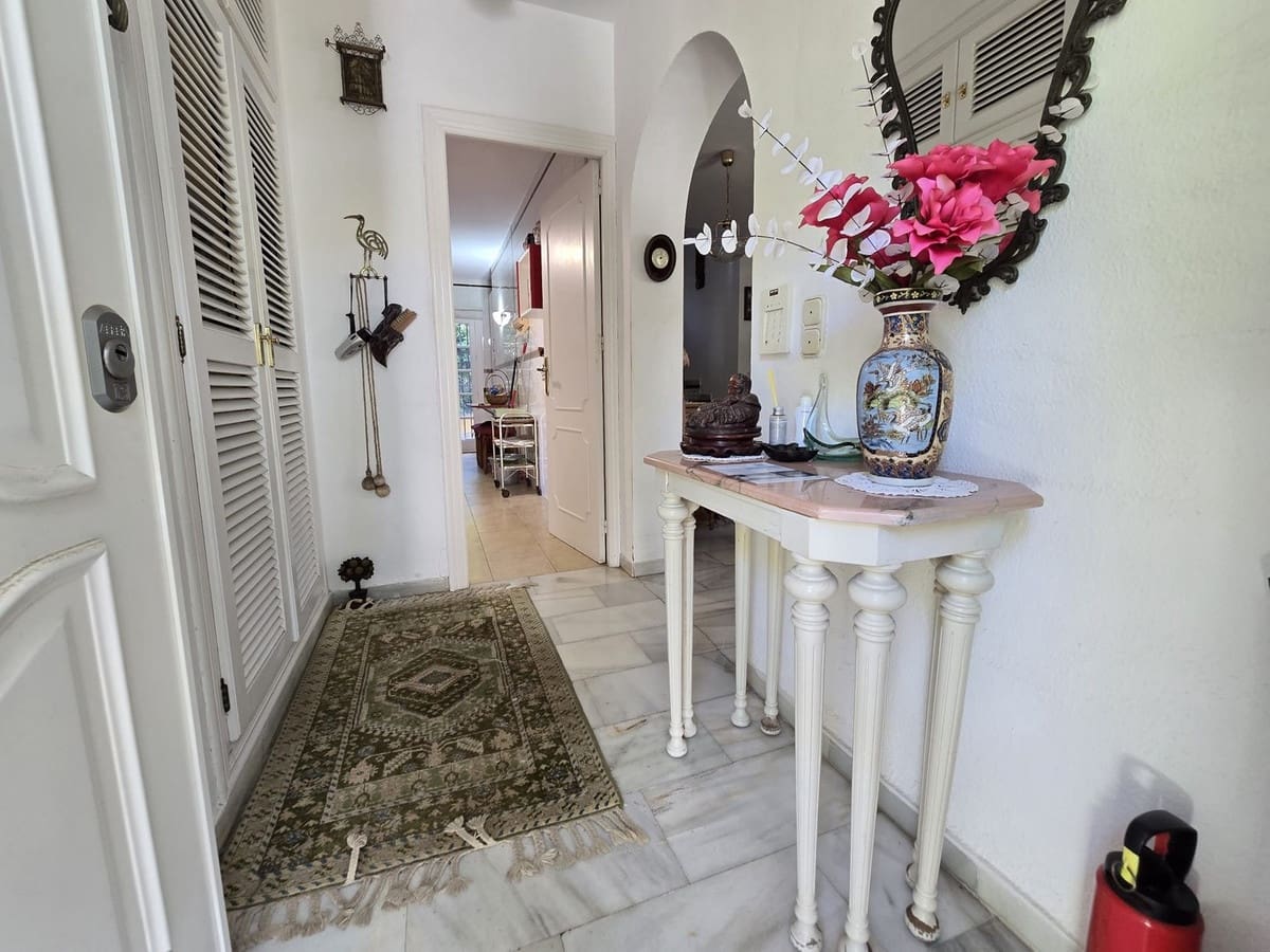 4 bedroom Villa for sale in Calahonda with pool - € 890,000 (Ref: 9670480)