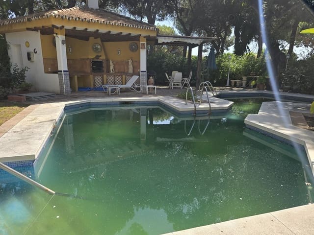 4 bedroom Villa for sale in Calahonda, Mijas with pool - € 890,000 (Ref: 9670480)