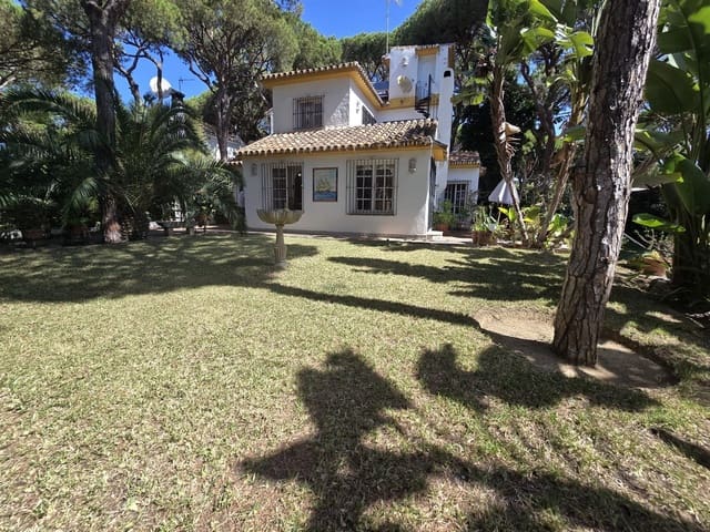 4 bedroom Villa for sale in Calahonda, Mijas with pool - € 890,000 (Ref: 9670480)