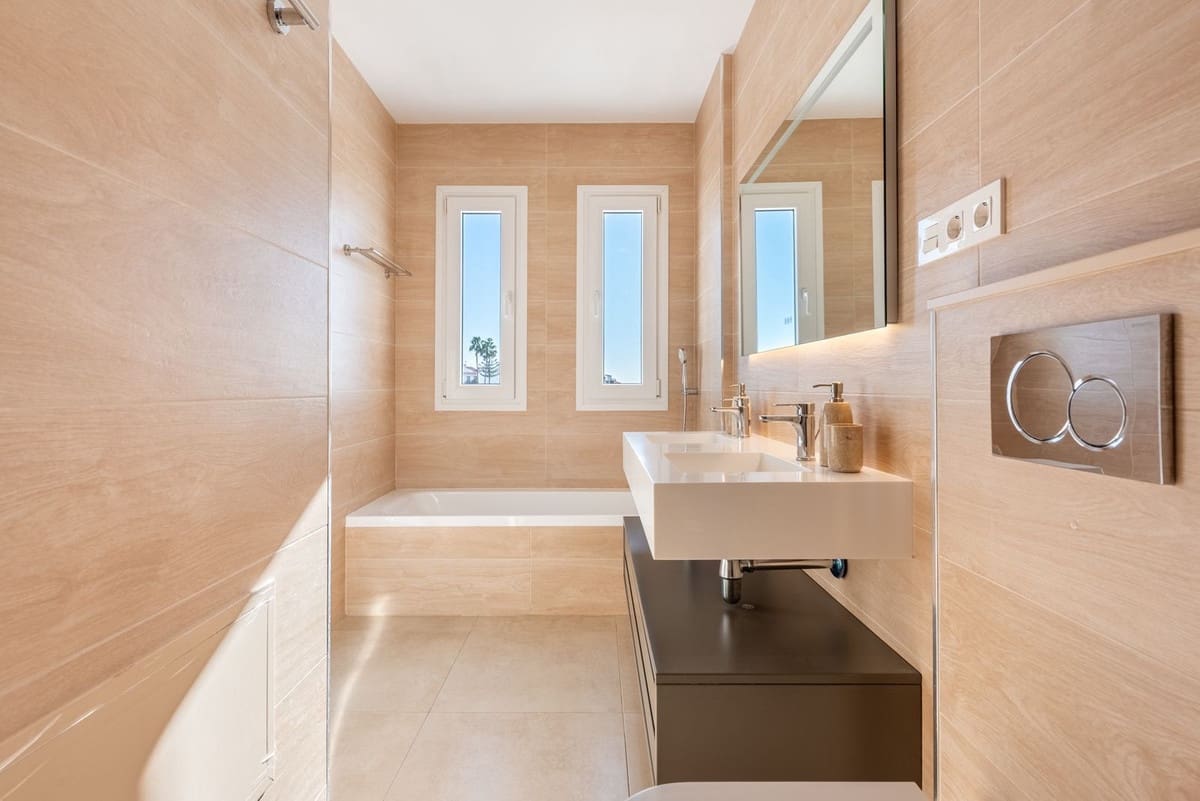 3 quarto Casa em Banda para venda em Calahonda com piscina garagem - 729 000 € (Ref: 9670482)