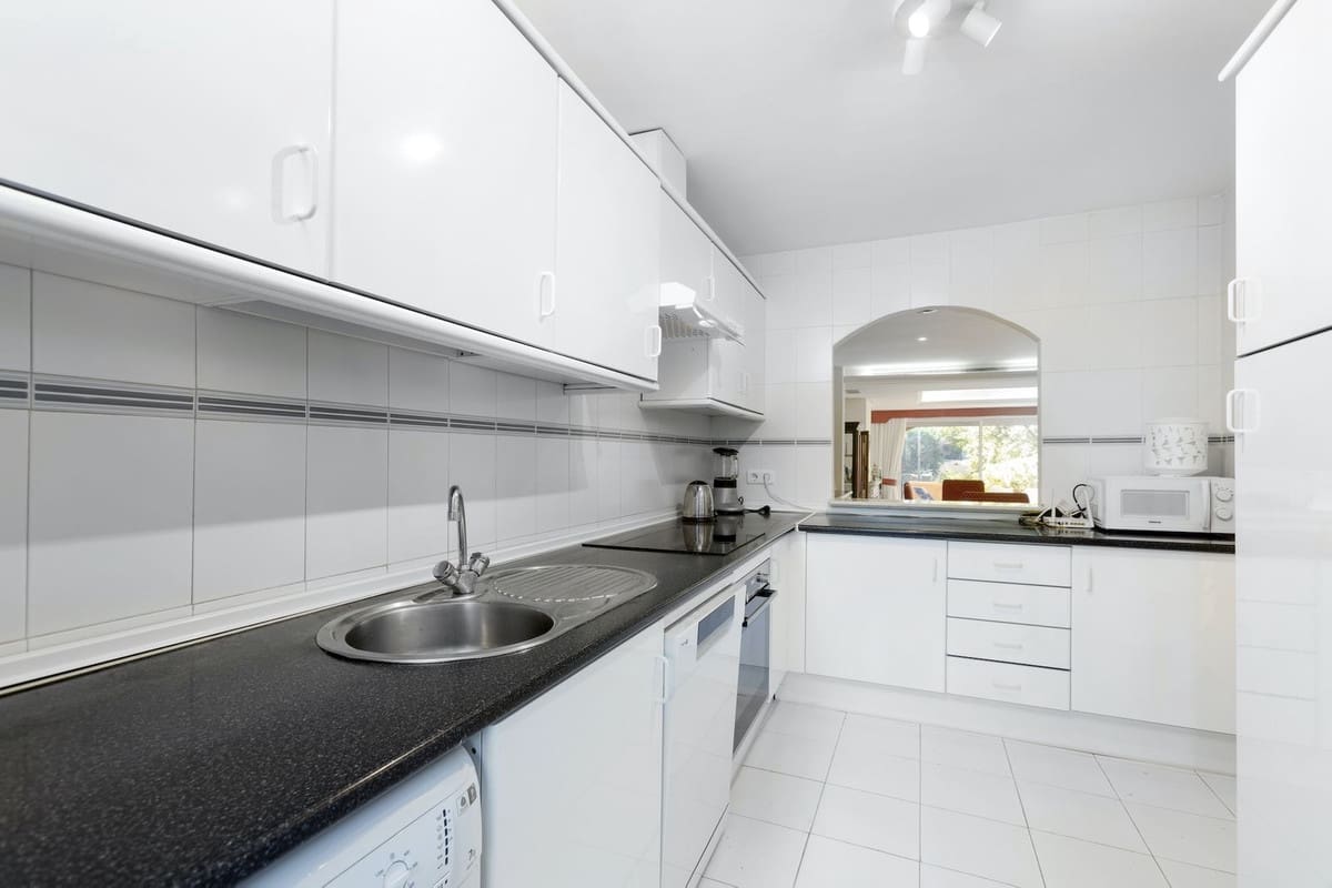 3 sovrum Hus till salu i Nueva Andalucia med pool garage - 845 000 € (Ref: 9670483)