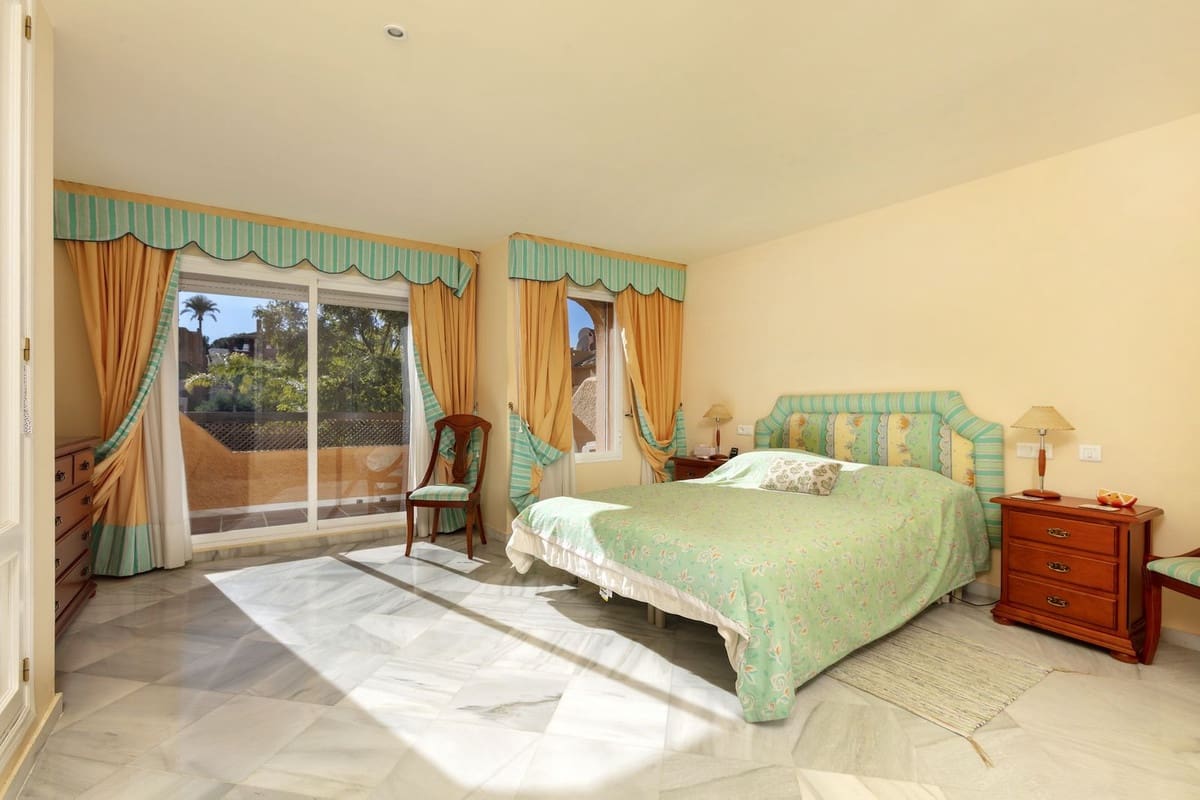 3 sovrum Hus till salu i Nueva Andalucia med pool garage - 845 000 € (Ref: 9670483)