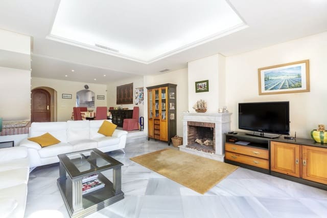 3 sovrum Hus till salu i La Dama de Noche - La Alzambra, Marbella med pool garage - 845 000 € (Ref: 9670483)