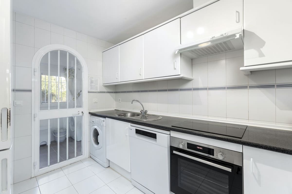 3 sovrum Hus till salu i Nueva Andalucia med pool garage - 845 000 € (Ref: 9670483)