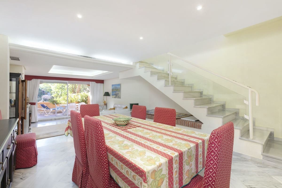 3 sovrum Hus till salu i Nueva Andalucia med pool garage - 845 000 € (Ref: 9670483)