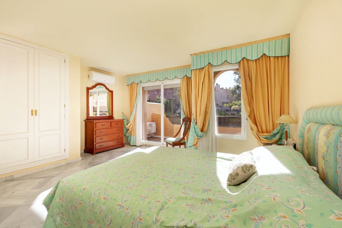 3 sovrum Hus till salu i Nueva Andalucia med pool garage - 845 000 € (Ref: 9670483)