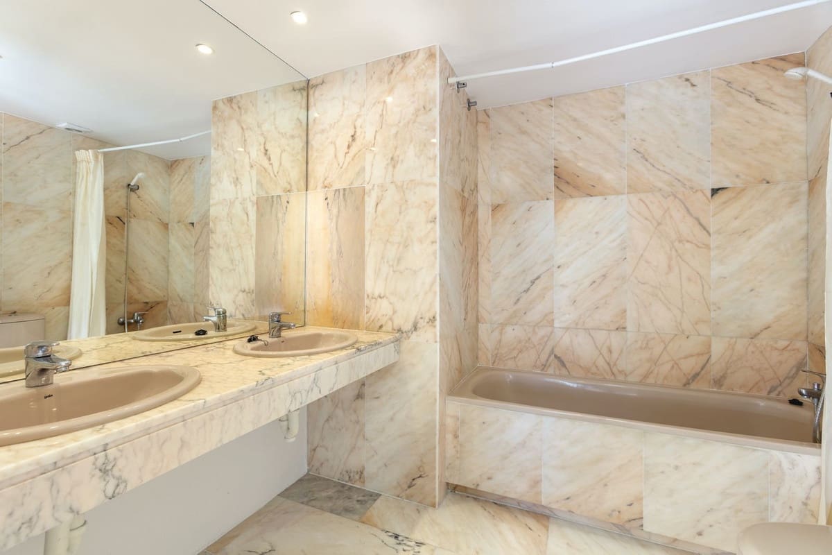 3 sovrum Hus till salu i Nueva Andalucia med pool garage - 845 000 € (Ref: 9670483)