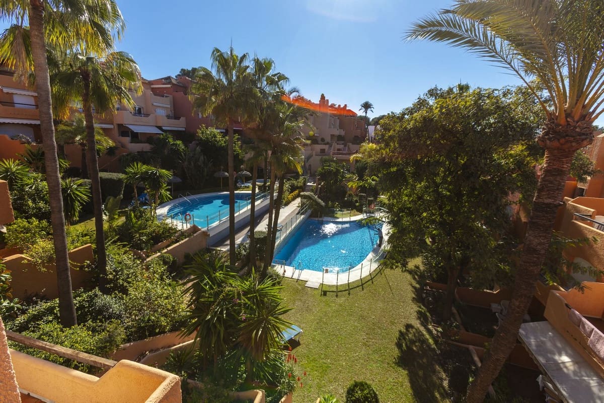 3 sovrum Hus till salu i Nueva Andalucia med pool garage - 845 000 € (Ref: 9670483)