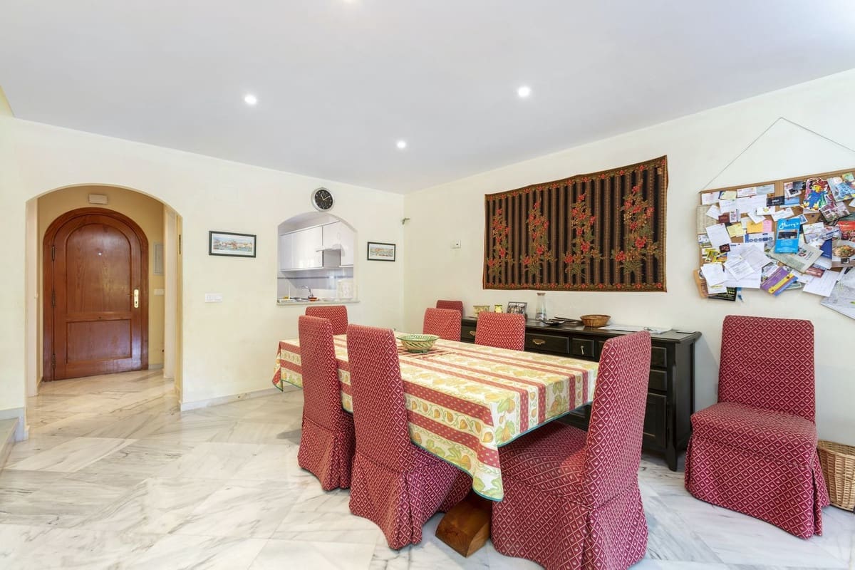 3 sovrum Hus till salu i Nueva Andalucia med pool garage - 845 000 € (Ref: 9670483)