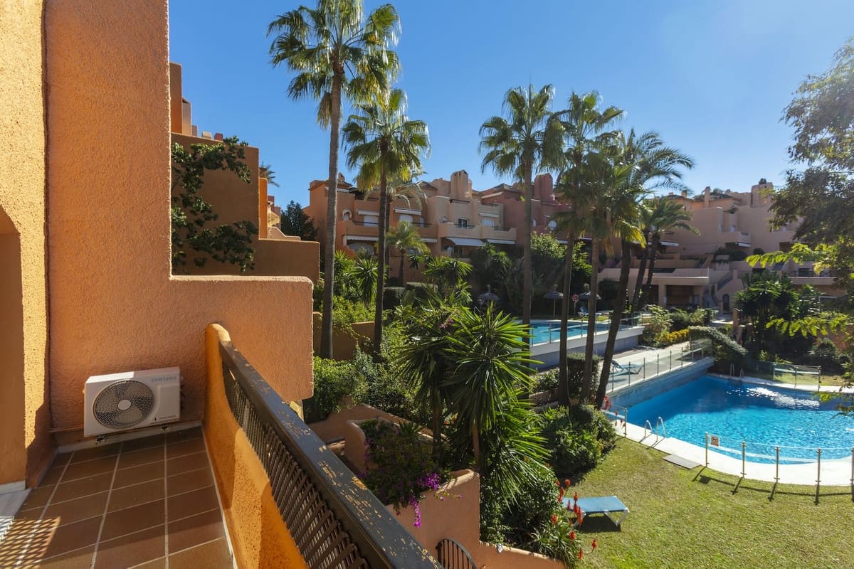 3 sovrum Hus till salu i Nueva Andalucia med pool garage - 845 000 € (Ref: 9670483)