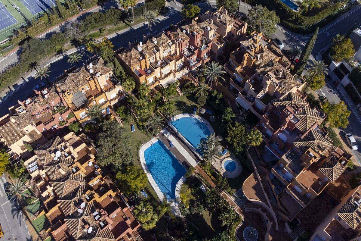 3 sovrum Hus till salu i Nueva Andalucia med pool garage - 845 000 € (Ref: 9670483)