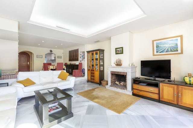 3 quarto Casa em Banda para venda em La Dama de Noche - La Alzambra, Marbella com piscina garagem - 775 000 € (Ref: 9670483)