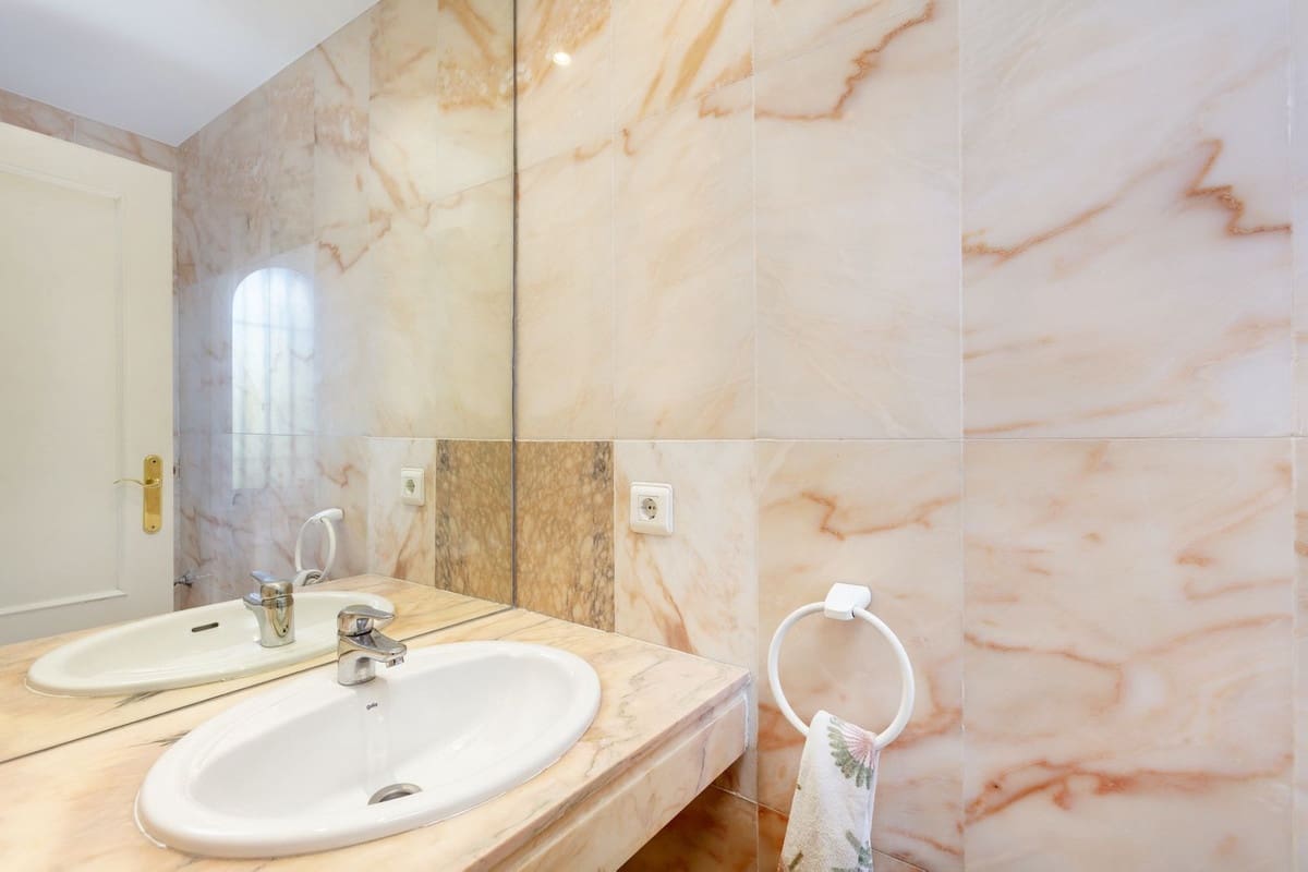 3 bedroom Townhouse for sale in Nueva Andalucia with pool garage - € 775,000 (Ref: 9670483)