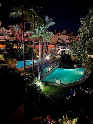 3 quarto Casa em Banda para venda em La Dama de Noche - La Alzambra, Marbella com piscina garagem - 775 000 € (Ref: 9670483)