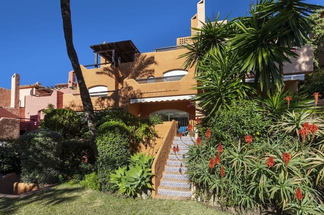 3 quarto Casa em Banda para venda em La Dama de Noche - La Alzambra, Marbella com piscina garagem - 775 000 € (Ref: 9670483)