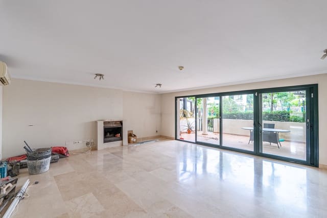 4 chambre Maison de Ville à vendre à Centro, Estepona avec piscine - 850 000 € (Ref: 9670486)