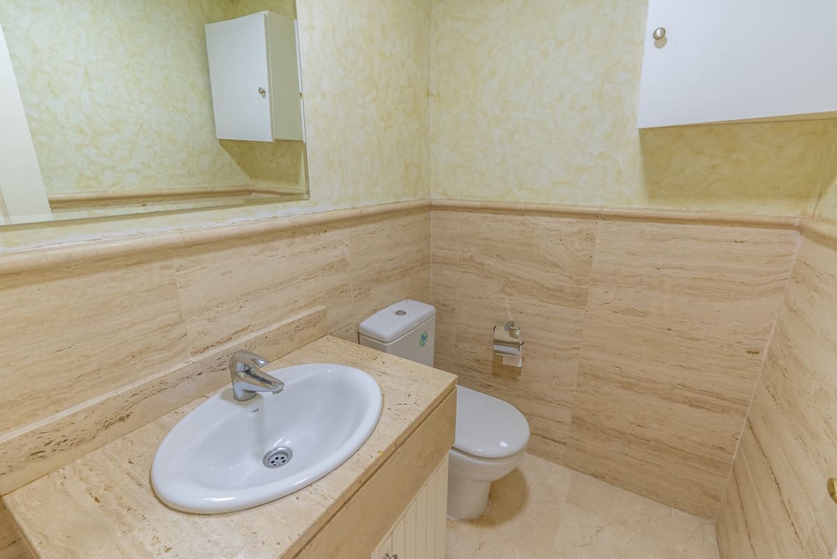 Casa de 4 habitaciones en Estepona en venta con piscina - 850.000 € (Ref: 9670486)