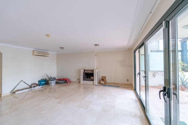 4 Zimmer Haus zu verkaufen in Centro, Estepona mit Pool - 850.000 € (Ref: 9670486)